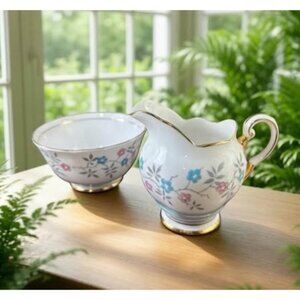 Vintage Tuscan Fine English Bone China Creamer & Sugar Bowl Set With Floral Patt